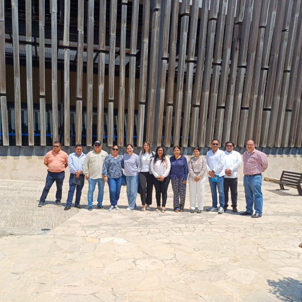 FUNCIONARIOS REALIZAN VISITA GUIADA AL AUDITORIO &quot;BELISARIO DOMÍNGUEZ&quot;