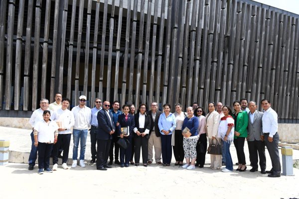 VISITA RECTOR FCACVIII-COMITÁN; INAUGURA GIMNASIO.